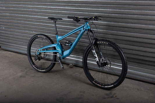 Ex-Demo 2025 Switch 6 Pro, Large, Yorkshire Teal - Orange Bikes