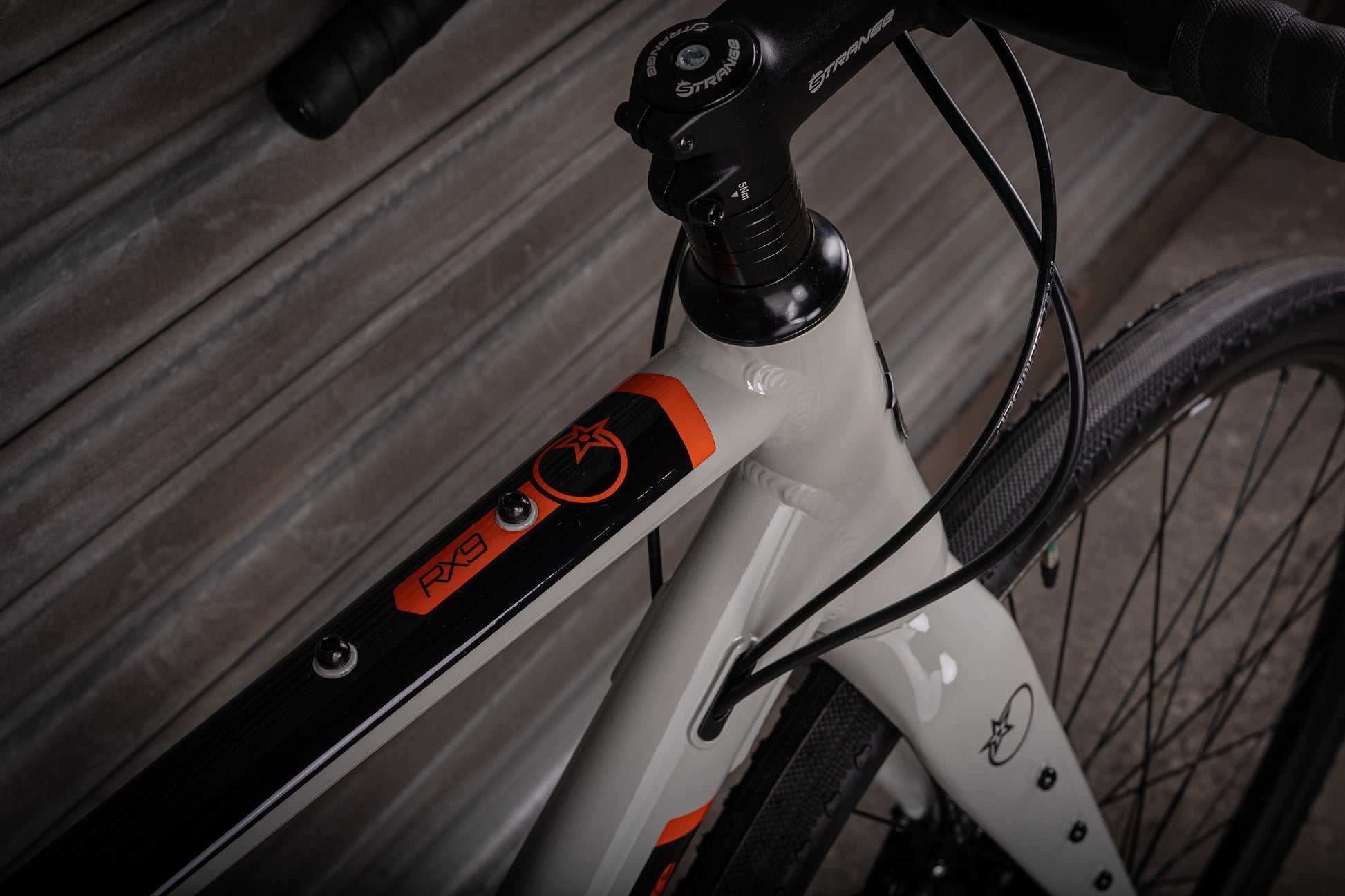 RX9 S 700c - Orange Bikes