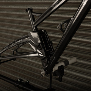 Stage 7 Frame Charcoal Grtey 2024 Medium