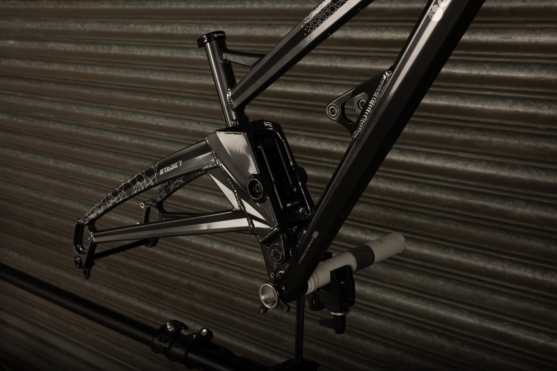 Stage 7 Frame Charcoal Grtey 2024 Medium