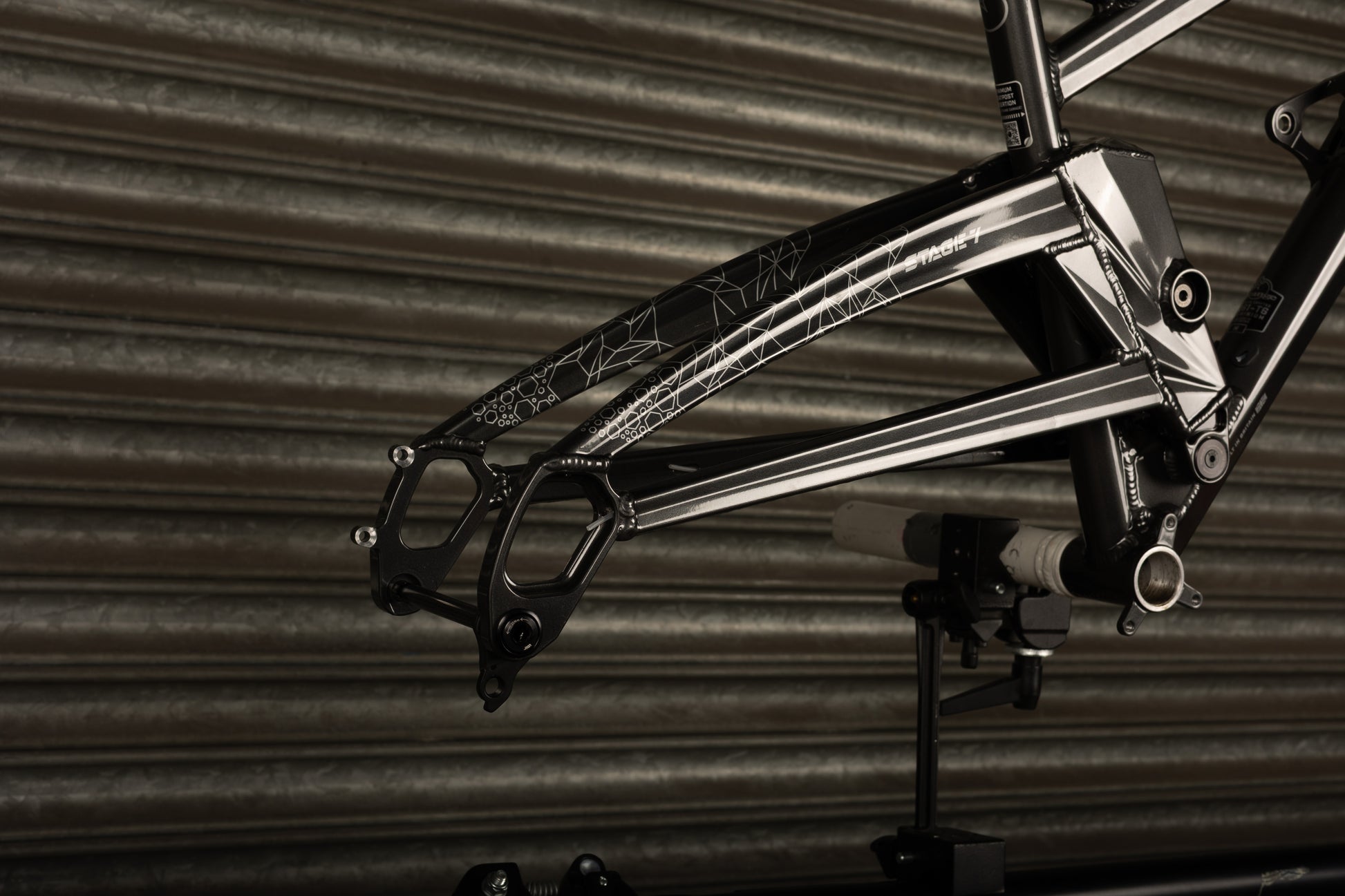 Stage 7 Frame Charcoal Grtey 2024 Medium