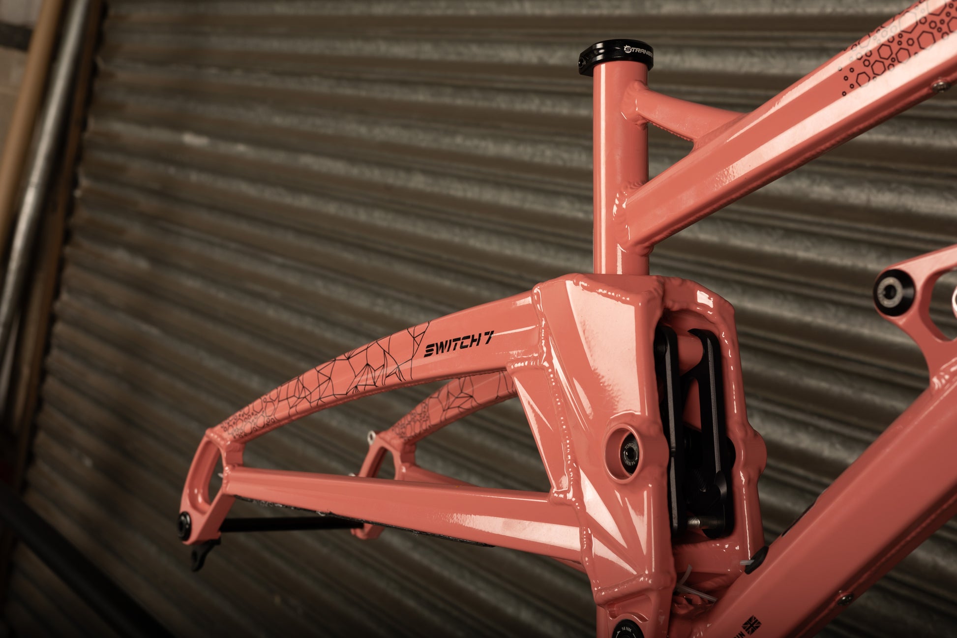2022 Switch 7 Frame Angel Delight MEDIUM