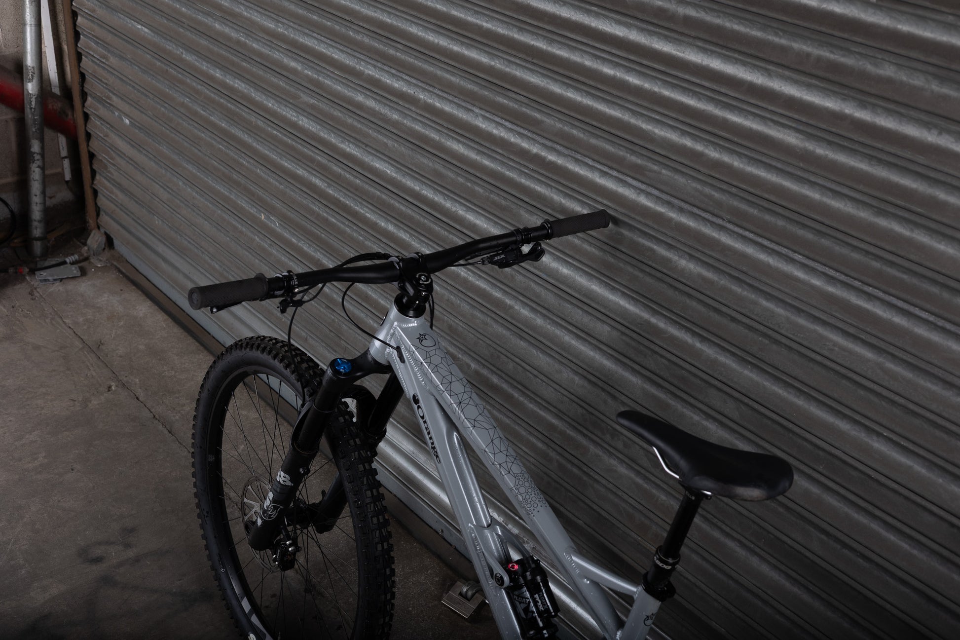 Ex-Demo 2025 Stage 7 Pro, Large, Silver Shadow - Orange Bikes