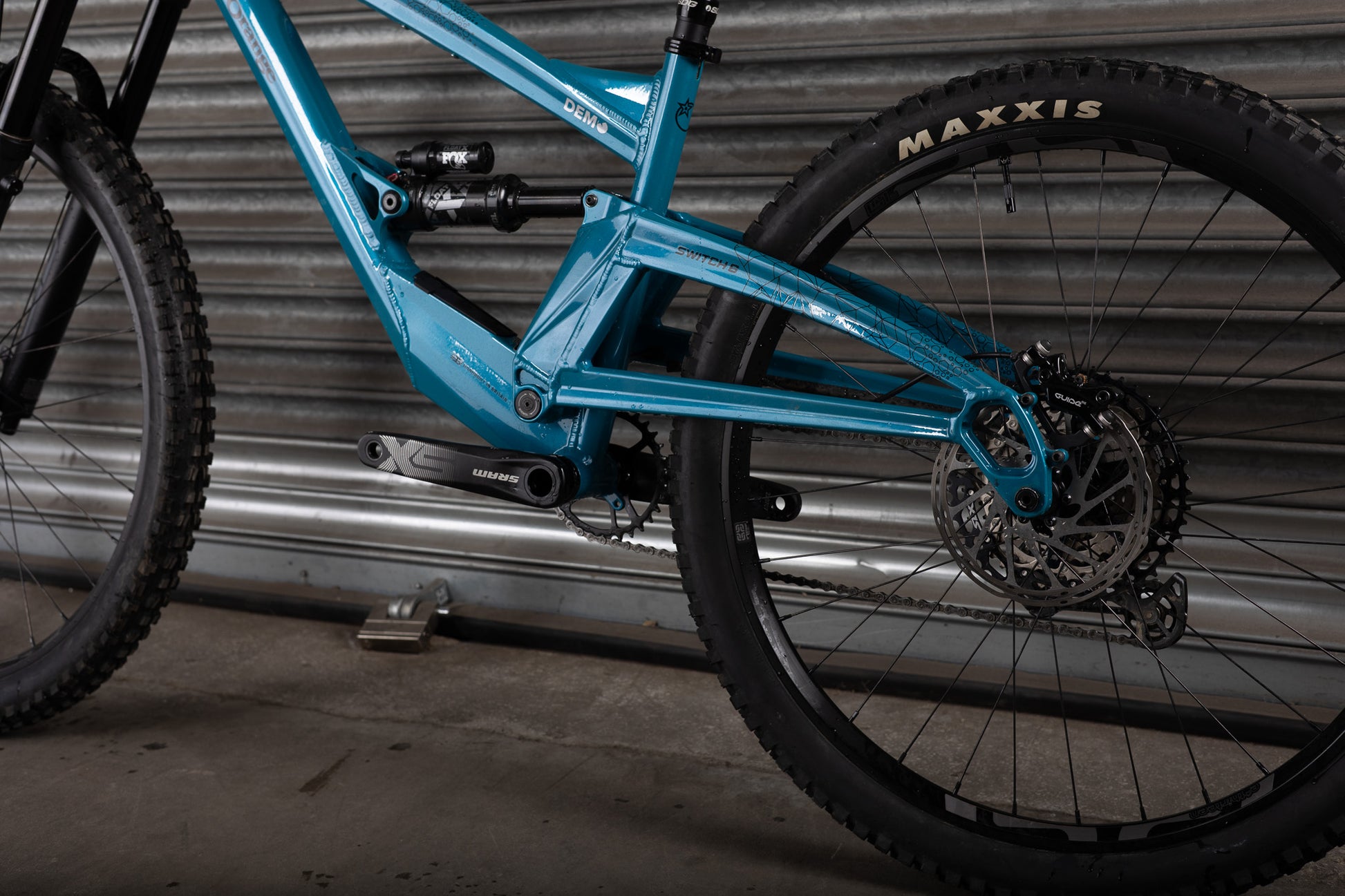 Ex-Demo 2025 Switch 6 Pro, Large, Yorkshire Teal - Orange Bikes