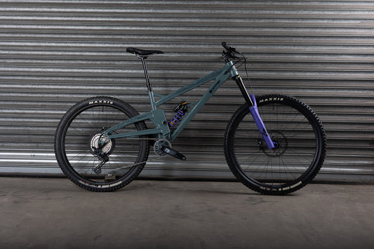 Ex-Demo 2025 Switch 7 SE, Medium, Earl Grey - Orange Bikes