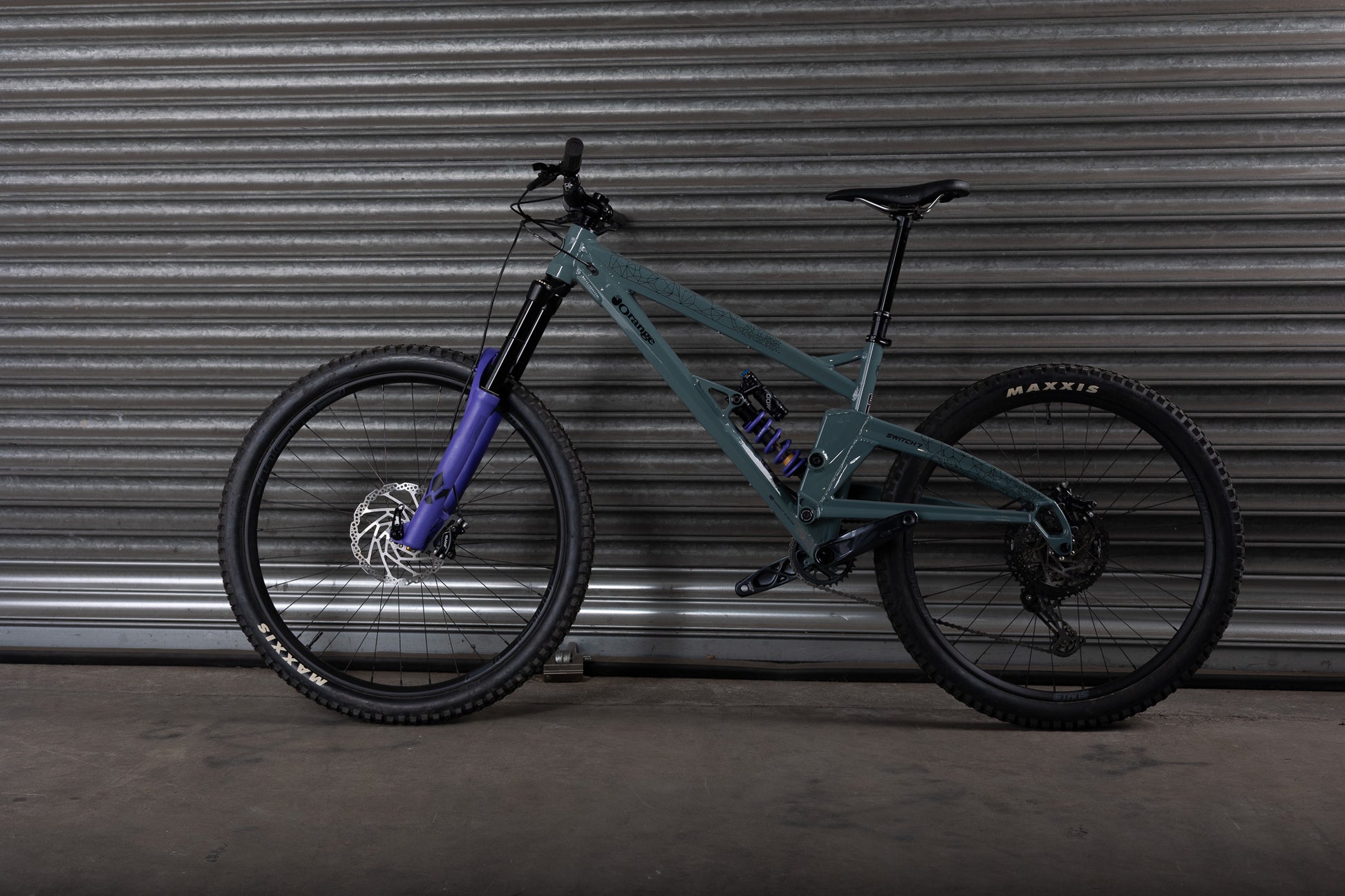 Ex-Demo 2025 Switch 7 SE, Medium, Earl Grey - Orange Bikes