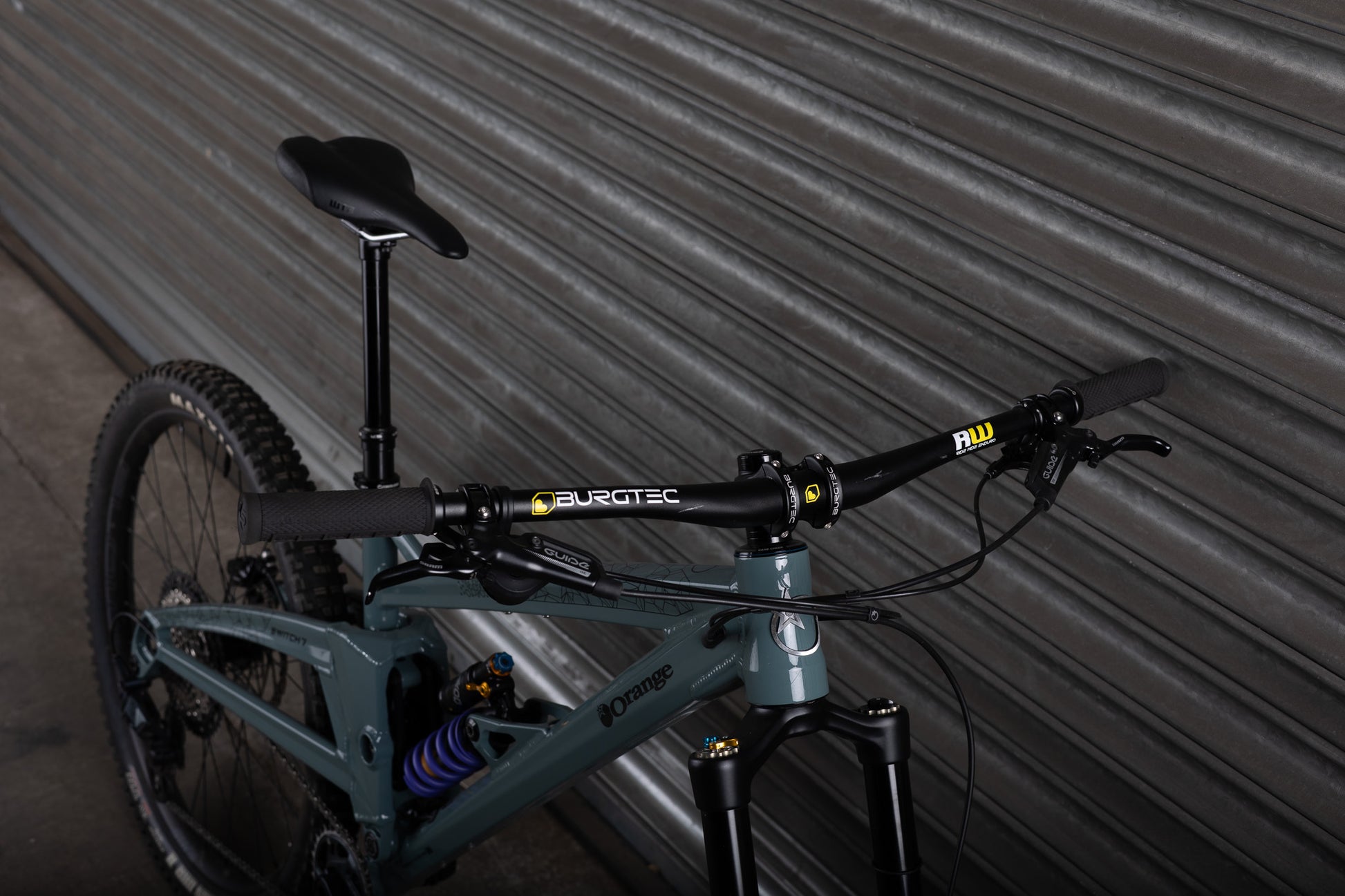 Ex-Demo 2025 Switch 7 SE, Medium, Earl Grey - Orange Bikes